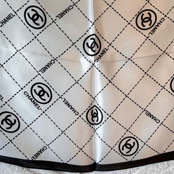 !LAST ONE! 100% SILK Luxury Scarf Designer Logo 20" x 20" White with Black Trim - Picture 4 of 5
